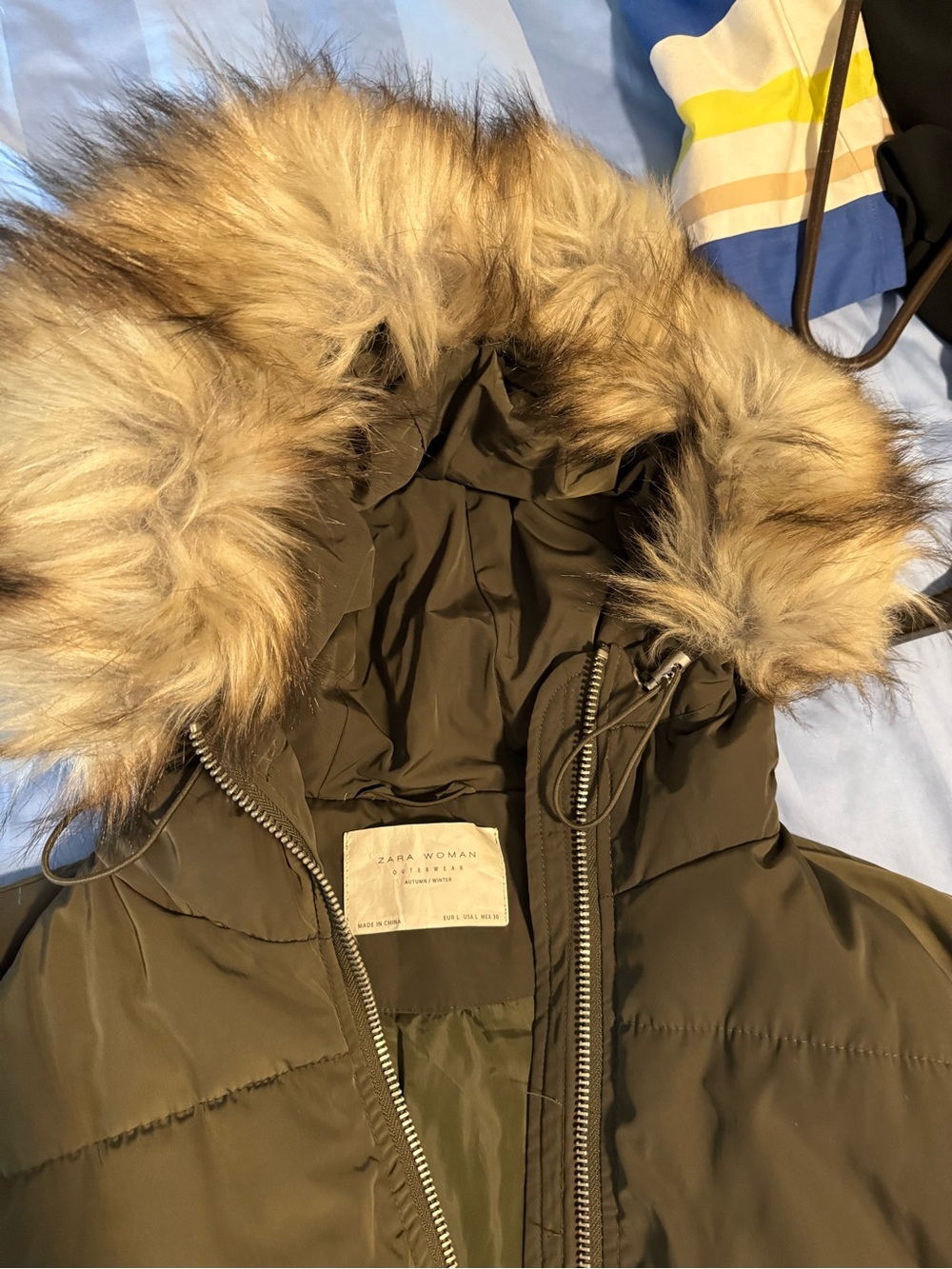 Zara Olive Green Hooded Puffer Jacket with Faux Fur Trim - Picture 3 of 7